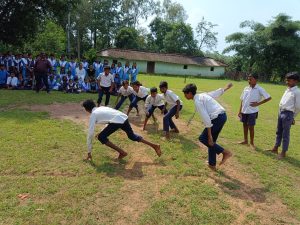 कबड्डी में हुनर दिखाते बच्चे,,